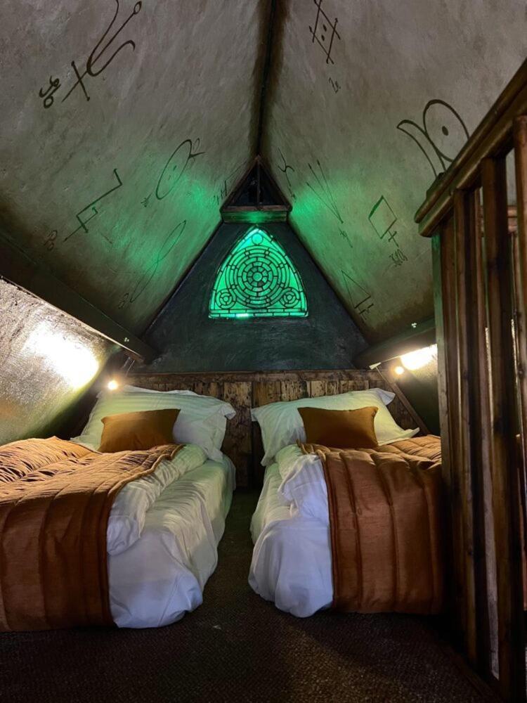 Hocus Pocus Tiny Hotel Йорк Номер фото